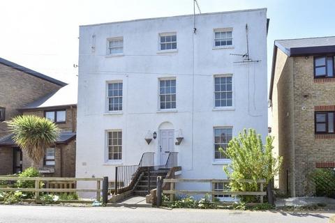 14 Middle Wall, Whitstable CT5 1 bed ground floor flat for sale