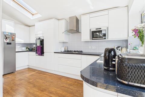 5 bedroom semi-detached house for sale