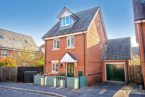 Royal Drive, Bordon, Hampshire, GU35 3 bed detached house for sale