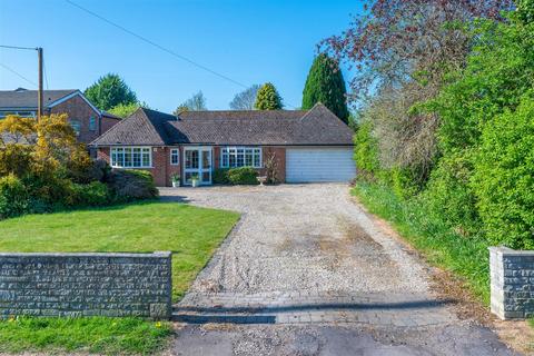 Aston Cantlow Road... 3 bed detached bungalow for sale
