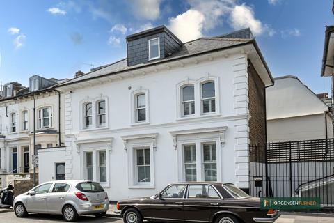 Percy Road,  Shepherds Bush, W12 9QJ 2 bed flat for sale