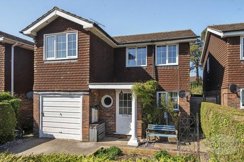 Rowan Tree Close, Liss, Hampshire, GU33 4 bed detached house for sale