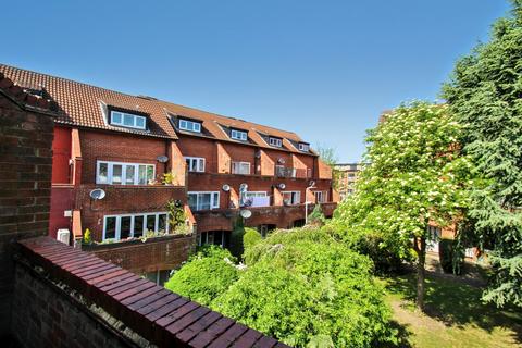 Cumbrian Way, Uxbridge, UB8 2 bed maisonette for sale