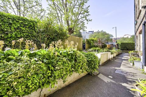 Elgin Avenue, Maida Vale, London, W9 2 bed flat for sale