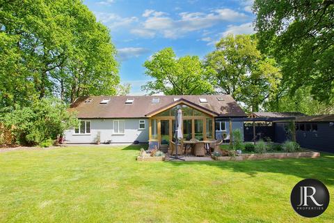 West Butts Road, Rugeley WS15 5 bed detached bungalow for sale
