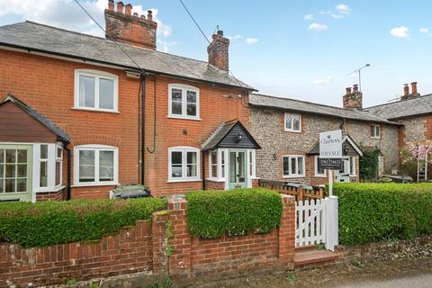 Church Street, Ropley, Hampshire, SO24 2 bed terraced house for sale