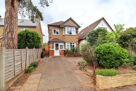 Old Esher Road, Hersham KT12 3 bed detached house for sale
