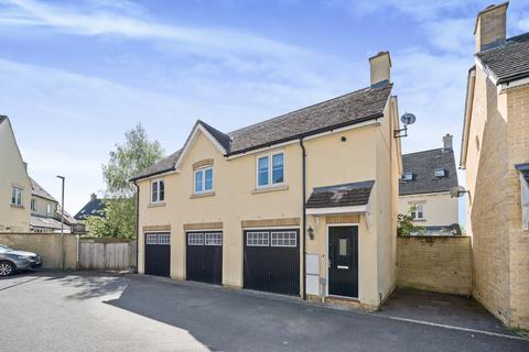 Boundary Mews, Carterton... 2 bed coach house for sale