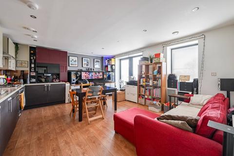 18 Polydamas Close, London E3 2 bed flat for sale