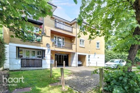 Heybridge Court, Romford, RM7 9QE 2 bed apartment for sale