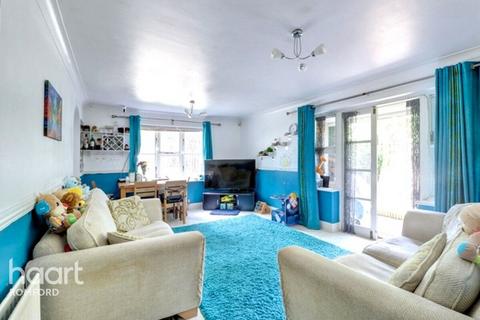Heybridge Court, Romford, RM7 9QE 2 bed apartment for sale