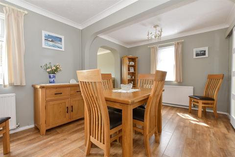 Scotts Close, Newport PO30 2 bed detached bungalow for sale