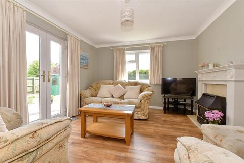 Scotts Close, Newport PO30 2 bed detached bungalow for sale