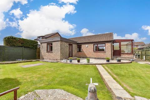 Scotts Close, Newport PO30 2 bed detached bungalow for sale
