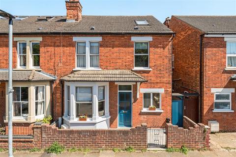 5 bedroom semi-detached house for sale