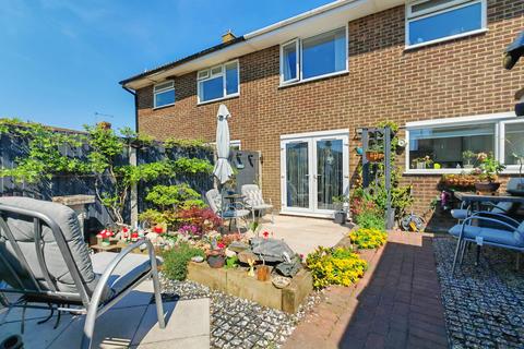 Taylors Lane, St. Marys Bay, Romney... 3 bed semi