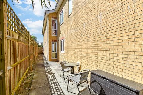 Regal House, Redhill RH1 1 bed ground floor flat for sale