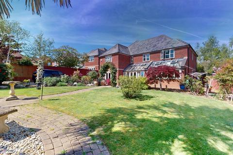 Darwin Close, Medbourne, Milton Keynes 5 bed detached house for sale