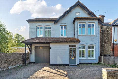 Greenlands Road, Surrey TW18 5 bed detached house for sale