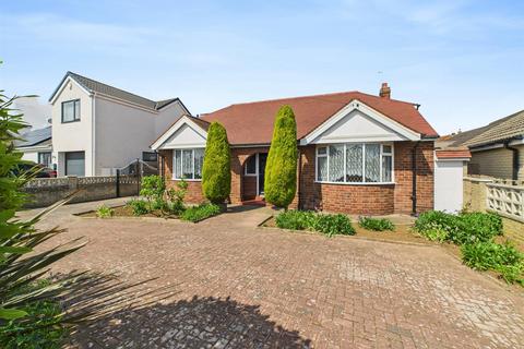 Thompson Avenue, Castleford 5 bed detached bungalow for sale