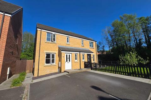 Ffordd Cadfan, Bridgend. CF31 2DP 3 bed semi