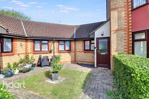 Brackendale Court, Basildon 1 bed terraced bungalow for sale