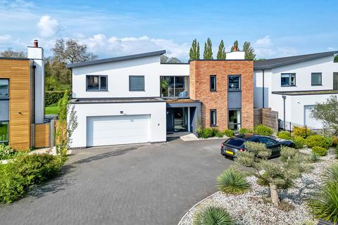 Regency Drive, Exeter, Devon, EX2 5 bed detached house for sale