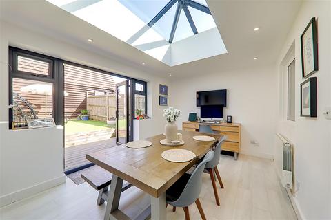 Roman Avenue, Littlehampton BN16 3 bed terraced house for sale