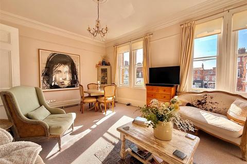 High Street, Buckingham MK18 3 bed apartment for sale