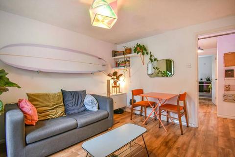 Silver Close, New Cross, London, SE14 1 bed flat for sale