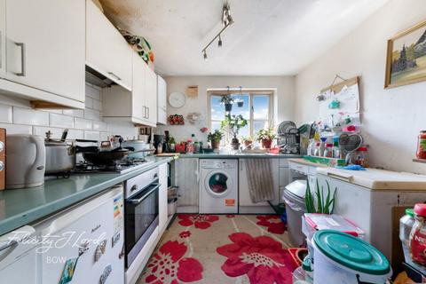 Wellington Way, LONDON 2 bed flat for sale
