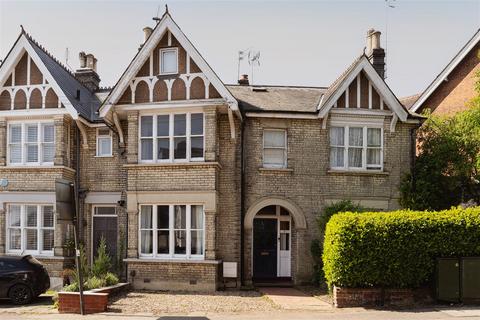Fengates Road, Redhill 2 bed maisonette for sale
