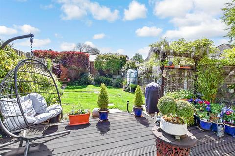 Lenham Road, Maidstone ME17 3 bed terraced house for sale