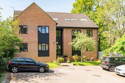 Windsor Drive, Hertford SG14 1 bed apartment for sale