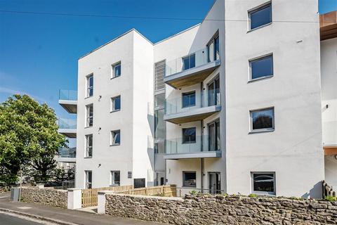 Torquay 2 bed apartment for sale