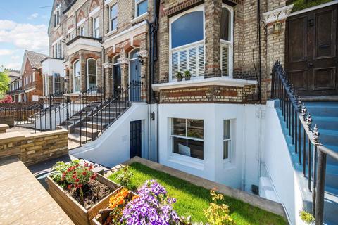 St Andrew's Road, Surbiton, KT6 2 bed flat for sale