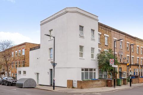 Crystal Palace Road, East Dulwich... 2 bed flat for sale