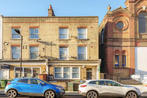 Gautrey Road, Lower Nunhead, London... 3 bed flat for sale