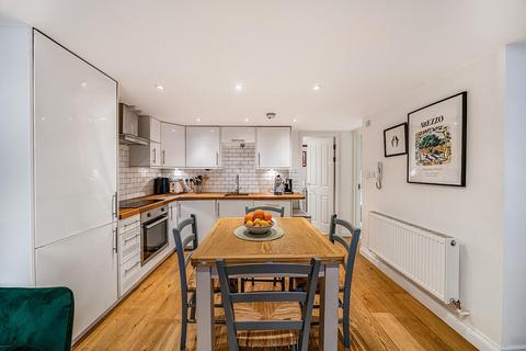 Bird in Bush Road, Peckham, London, SE15 2 bed flat for sale