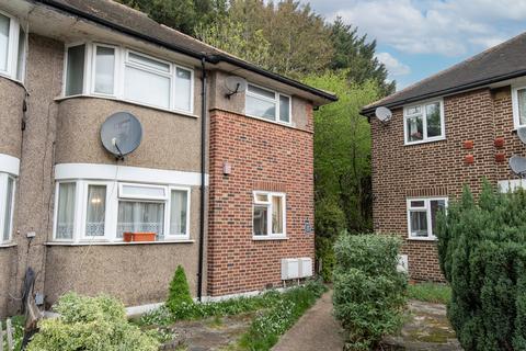 Station Estate, Beckenham BR3 2 bed ground floor maisonette for sale