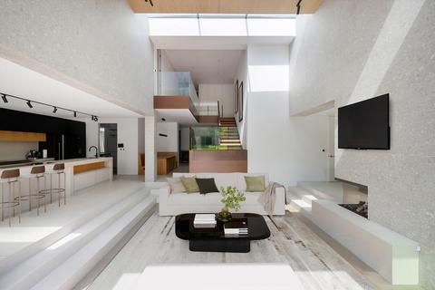 Brondesbury Park, London, NW2 5 bed detached house for sale