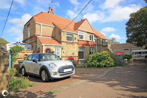 Hartsdown Cottages, Margate, Kent, CT9 3 bed semi