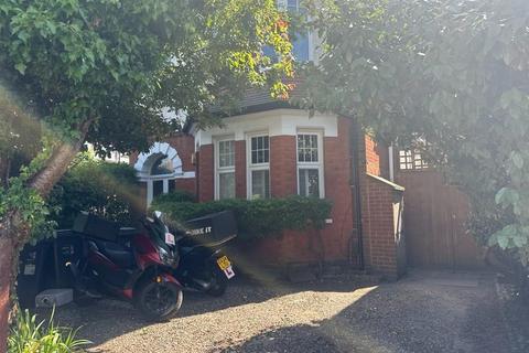 Surbiton,  Surrey,  KT6 1 bed flat for sale