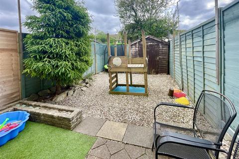 Kemble Drive, Cirencester 2 bed terraced house for sale