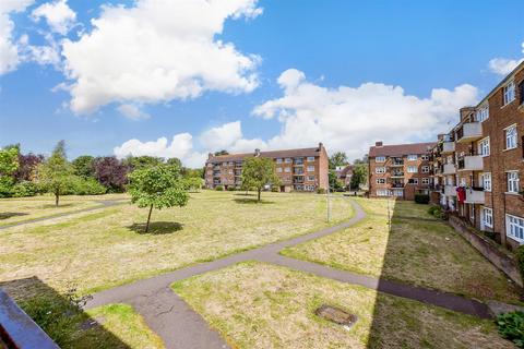 Broomhill Court, London IG8 3 bed apartment for sale