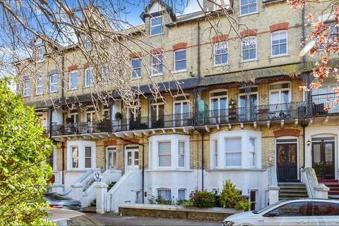 2 bedroom ground floor flat for sale