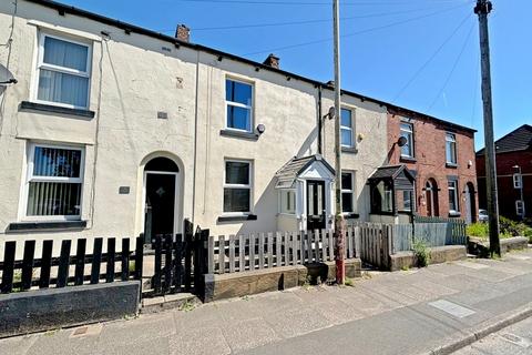 Chorley Road, Westhoughton, BL5 2 bed terraced house for sale