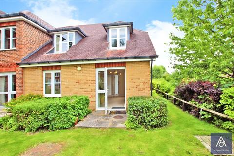 St Rumbolds Court, Northants NN13 1 bed apartment for sale