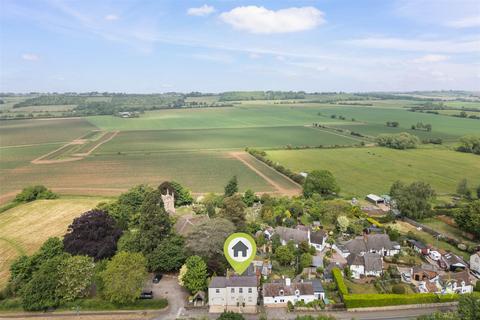 Evesham Road, Norton WR11 4 bed detached house for sale