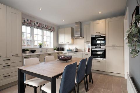 Hackett Way, Chichester, PO19 4 bed detached house for sale